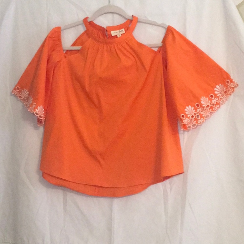 Cold-shoulder top